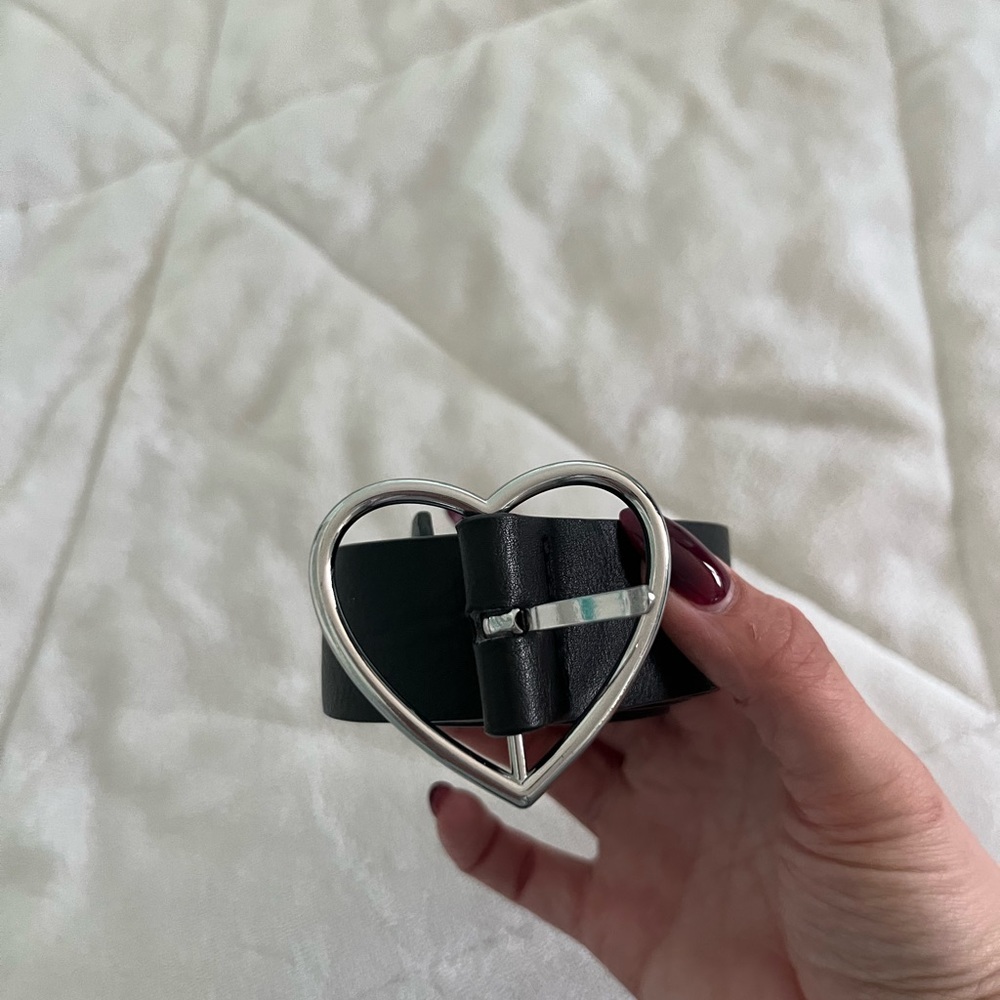 Brandy Melville Heart Belt